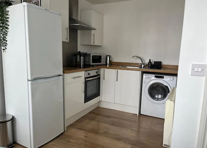 Central Birmingham Modern Apt